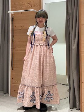 「HELLO.SANFRANCISCO（ハローサンフランシスコ）の【HELLO.SANFRANCISCO/ハローサンフランシスコ】フラワーカットシャーリングワンピ（ワンピース、レッド系）」を使った、こめちゃんさん（レディース・160cm）の夏コーディネート