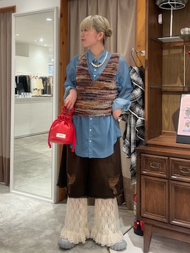 「アイテム（ベスト、レッド系）」を使った、こめちゃんさん（レディース・160cm）の秋コーディネート