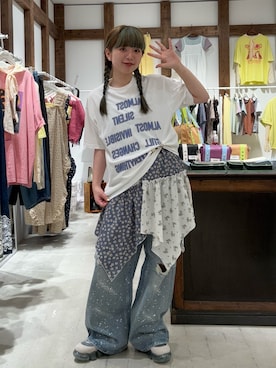 「CIAOPANIC（チャオパニック）のワープメッセージロゴTシャツ（Tシャツ/カットソー、ホワイト系）」を使った、こめちゃんさん（レディース・160cm）の夏コーディネート