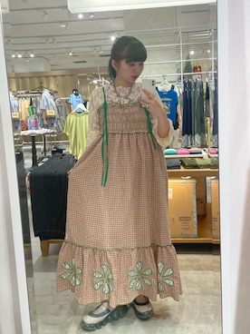 「HELLO.SANFRANCISCO（ハローサンフランシスコ）の【HELLO.SANFRANCISCO/ハローサンフランシスコ】フラワーカットシャーリングワンピ（ワンピース、オレンジ系）」を使った、こめちゃんさん（レディース・160cm）の夏コーディネート