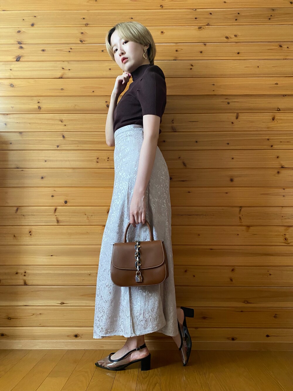 「マーメイドスカート、ボリューム袖、お姉さんコーデ」｜「GRLのアイテム（ワンピース、ブラウン系）」を使った、りかさん（レディース・157cm）の秋コーディネートの1枚目の写真