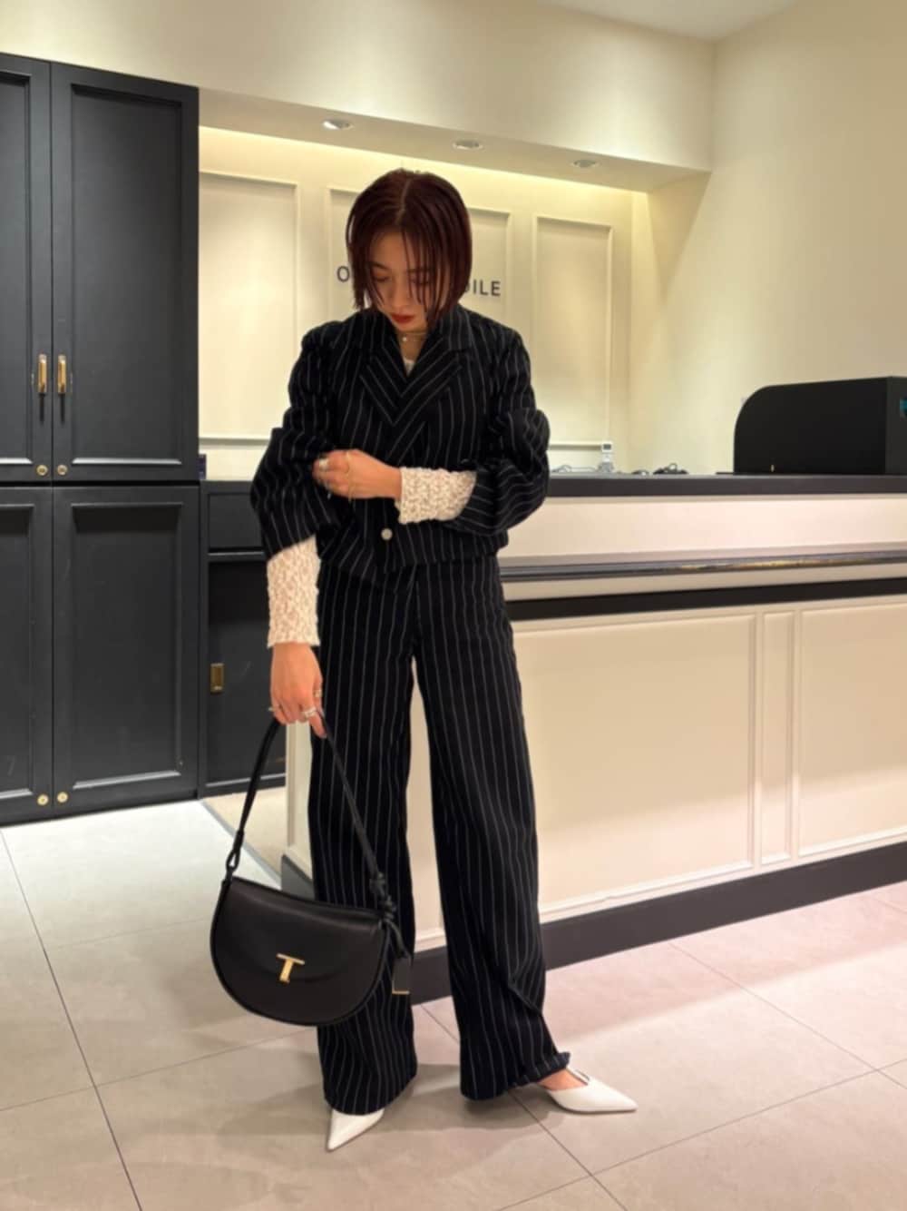 「Pumps styling、モード、トレンド、フェミニン、春服、Odette e Odile、春コーデ」｜「ODETTE E ODILEのTストラップブロックヒール パンプス40↑（パンプス、ホワイト系）」を使った、森田　オデット エ オディール スタッフさん（レディース・154cm）の春コーディネートの1枚目の写真