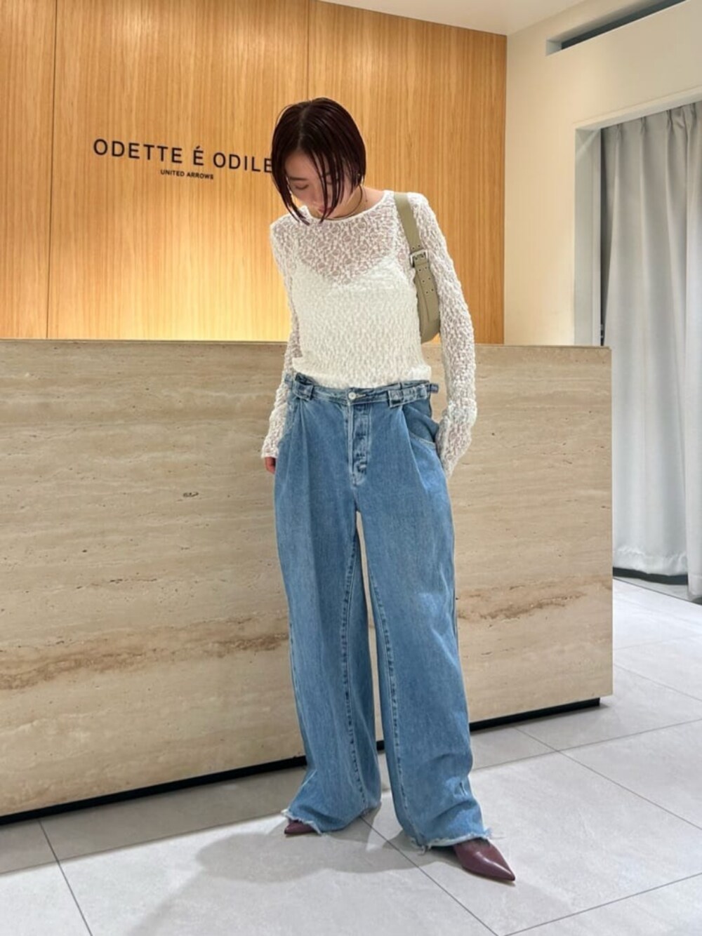 「ベーシック/トラッド、Pumps styling、秋服、秋コーデ、ODETTE E ODILE」｜「YIE YIEの＜YIE YIE ＞LUNA BAG（ショルダーバッグ、ベージュ系）」を使った、森田　オデット エ オディール スタッフさん（レディース・154cm）の秋コーディネートの1枚目の写真