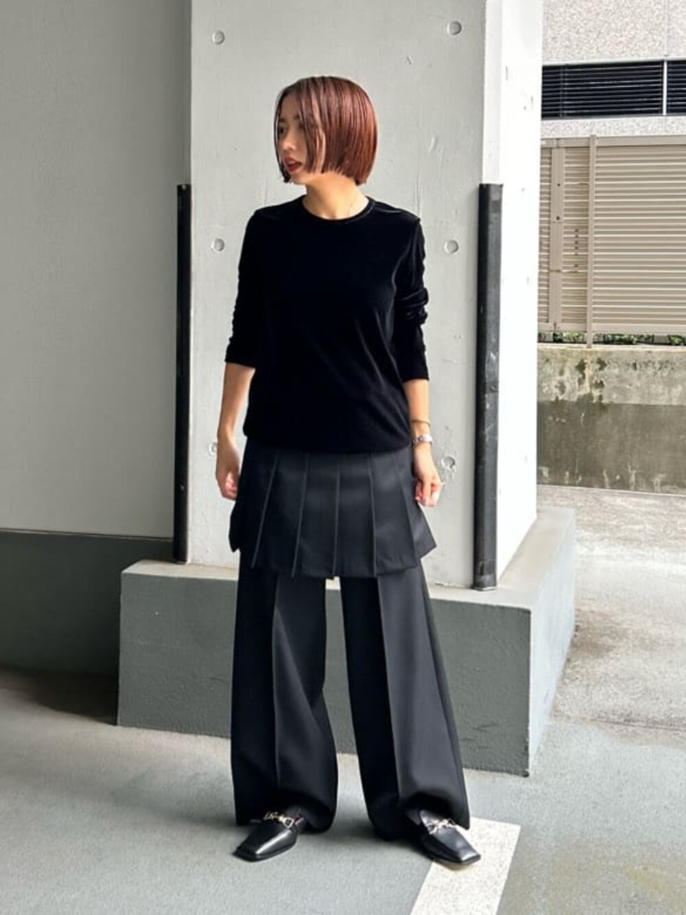 「Flat shoes styling、モード、Odette e Odile」｜「ODETTE E ODILEのインナーボアビットローファー フラット20↑（ローファー、ブラック系）」を使った、森田　オデット エ オディール スタッフさん（レディース・154cm）の秋コーディネートの1枚目の写真