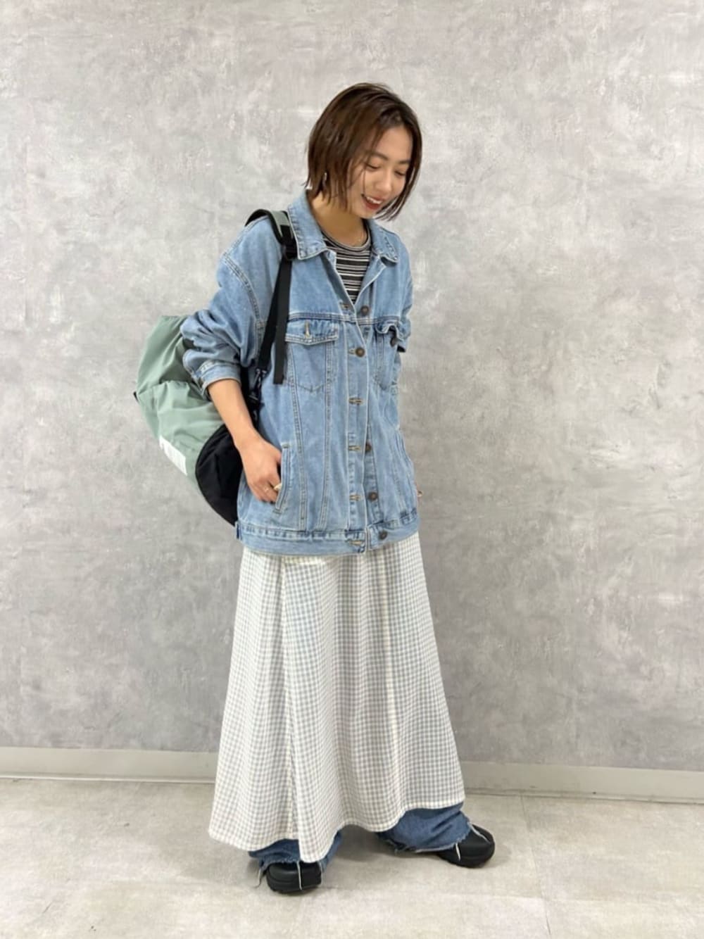 「Flat shoes styling、アウトドア/アスレジャー、骨格_ナチュラル」｜「AIGLEの＜AIGLE＞ パッカブルトートバッグ（トートバッグ、グリーン系）」を使った、森田　オデット エ オディール スタッフさん（レディース・154cm）の夏コーディネートの1枚目の写真
