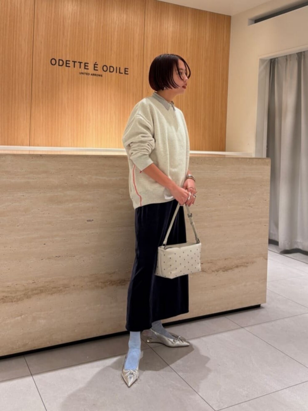 「Pumps styling、モード、トレンド、フェミニン、春色、春服、春コーデ、ODETTE E ODILE」｜「HVISKの＜HVISK＞MINI BAG（ショルダーバッグ、ホワイト系）」を使った、森田　オデット エ オディール スタッフさん（レディース・154cm）の冬コーディネートの1枚目の写真