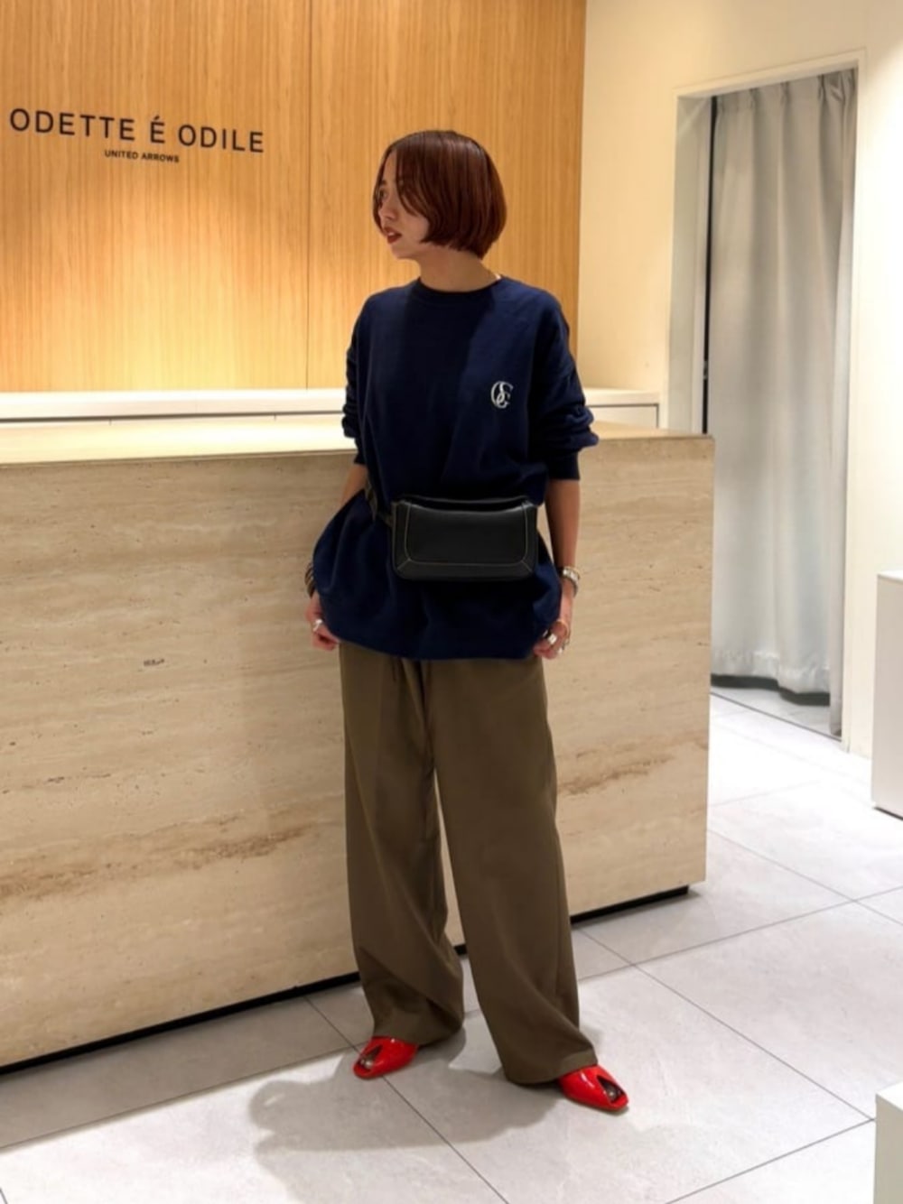 「モード、トレンド、Pumps styling、ODETTE E ODILE、春服、春コーデ」｜「ODETTE E ODILEの＜L’Avenir＞Auste（ボディバッグ/ウエストポーチ、ブラック系）」を使った、森田　オデット エ オディール スタッフさん（レディース・154cm）の冬コーディネートの1枚目の写真