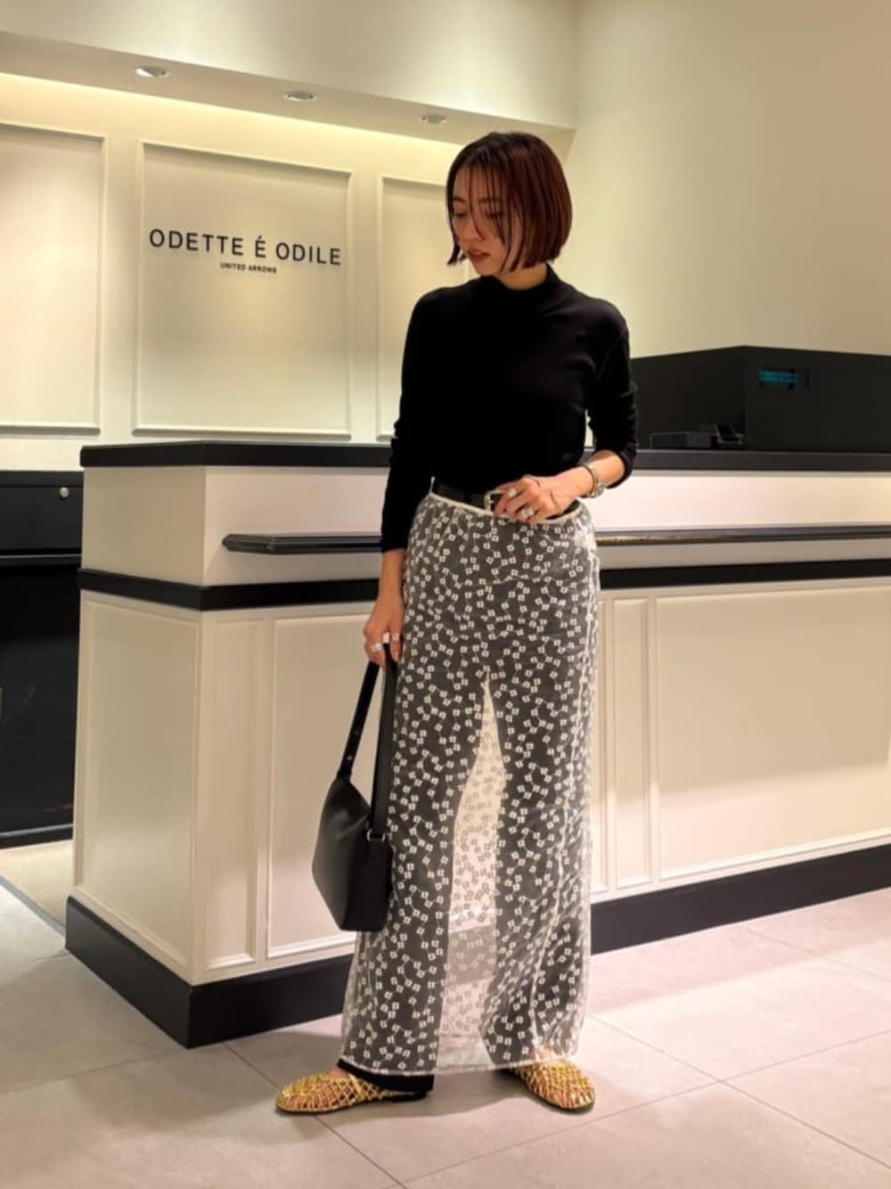 「Flat shoes styling、トレンド、リラックススタイル、トラベル /リゾート、春服、Odette e Odile、春コーデ」｜「ODETTE E ODILEのラウンドメッシュ フラット10↑（パンプス、ゴールド系）」を使った、森田　オデット エ オディール スタッフさん（レディース・154cm）の春コーディネートの1枚目の写真