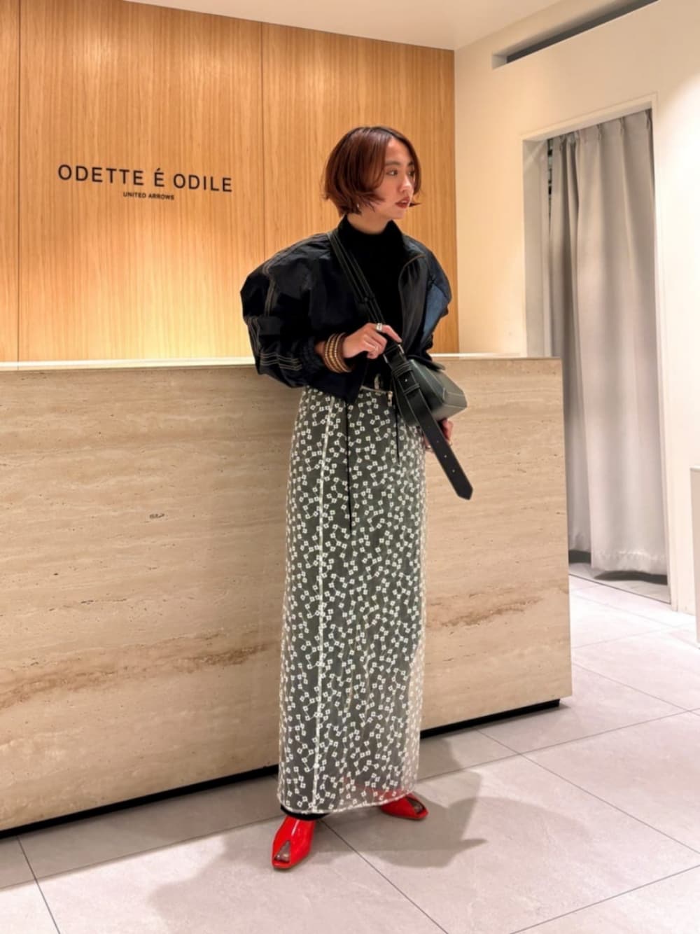「Pumps styling、モード、トレンド、春服、春コーデ、ODETTE E ODILE」｜「ODETTE E ODILEの＜L’Avenir＞Auste（ボディバッグ/ウエストポーチ、ブラック系）」を使った、森田　オデット エ オディール スタッフさん（レディース・154cm）の冬コーディネートの1枚目の写真