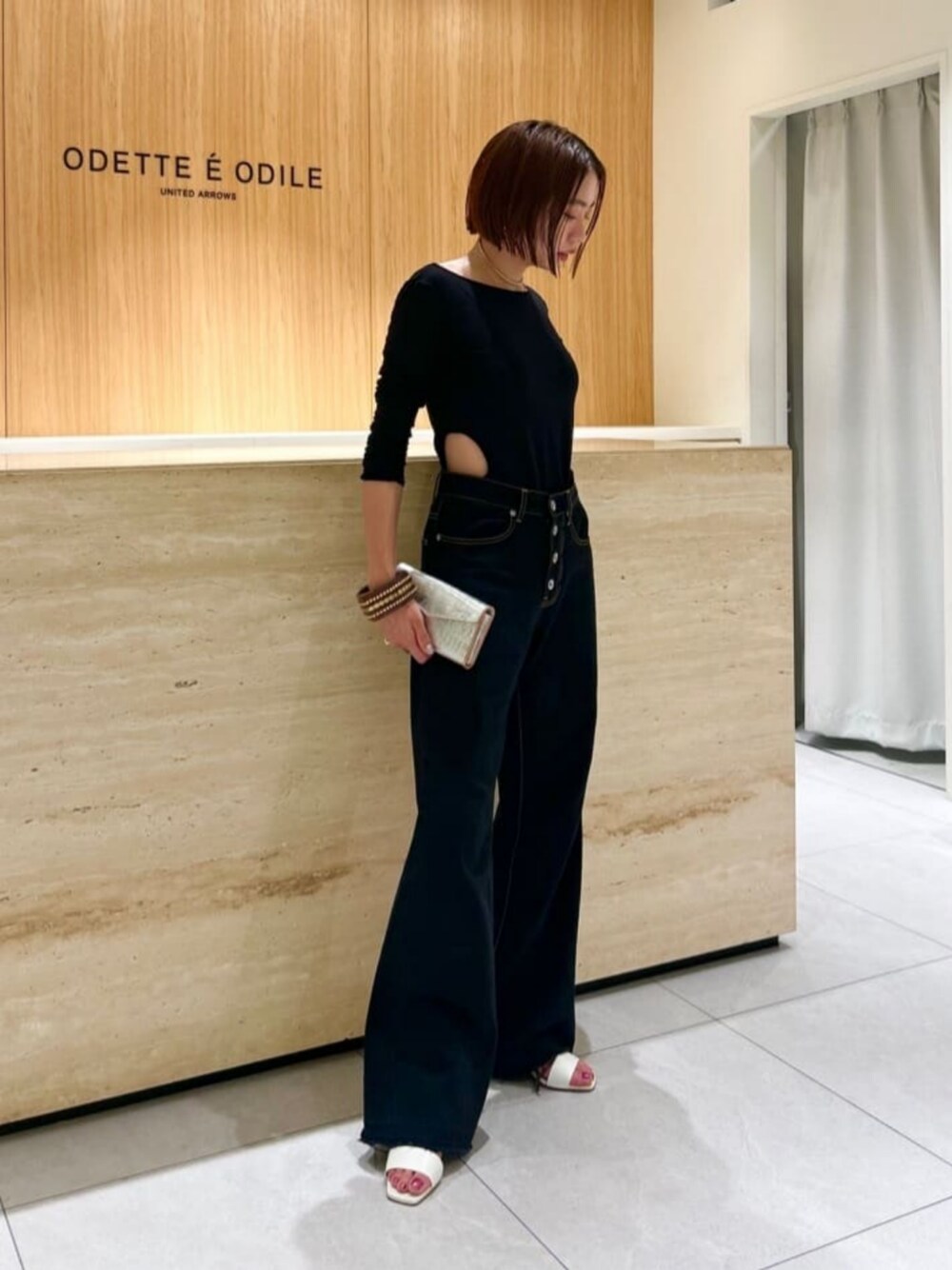 「Sandals styling、モード、サンダル、春服、春コーデ、夏服、夏コーデ、ODETTE E ODILE」｜「MASTER&Coの＜MASTER&Co.＞Chain Purse 1（ショルダーバッグ、シルバー系）」を使った、森田　オデット エ オディール スタッフさん（レディース・154cm）の夏コーディネートの1枚目の写真