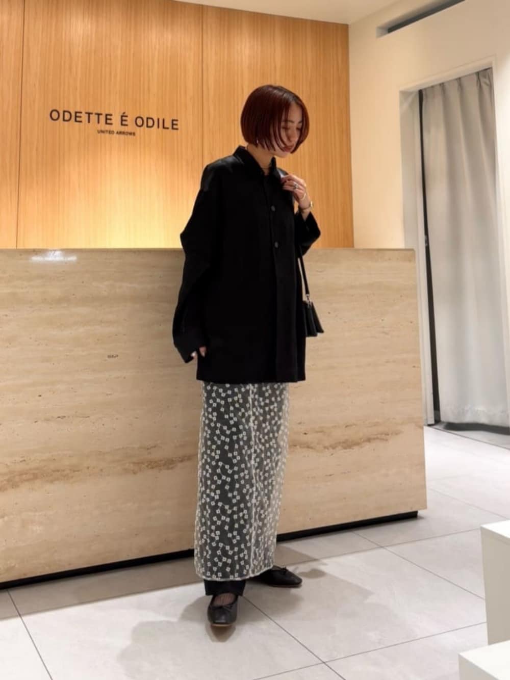 「ベーシック/トラッド、Flat shoes styling、リラックス、ODETTE E ODILE、春服、春コーデ、バレエシューズ」｜「YAHKIの＜YAHKI＞683 SquareSLD（ショルダーバッグ、ブラック系）」を使った、森田　オデット エ オディール スタッフさん（レディース・154cm）の冬コーディネートの1枚目の写真
