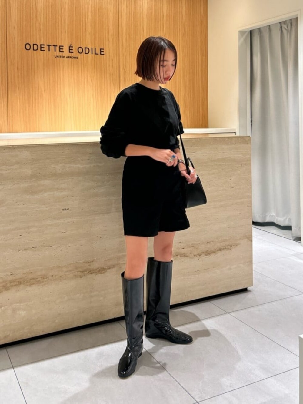 「Boots styling、モード、ブーツ、ロングブーツ、秋服、秋コーデ、ODETTE E ODILE」｜「ODETTE E ODILEのフラット ロングブーツ15↑（ブーツ、ブラック系）」を使った、森田　オデット エ オディール スタッフさん（レディース・154cm）の秋コーディネートの1枚目の写真