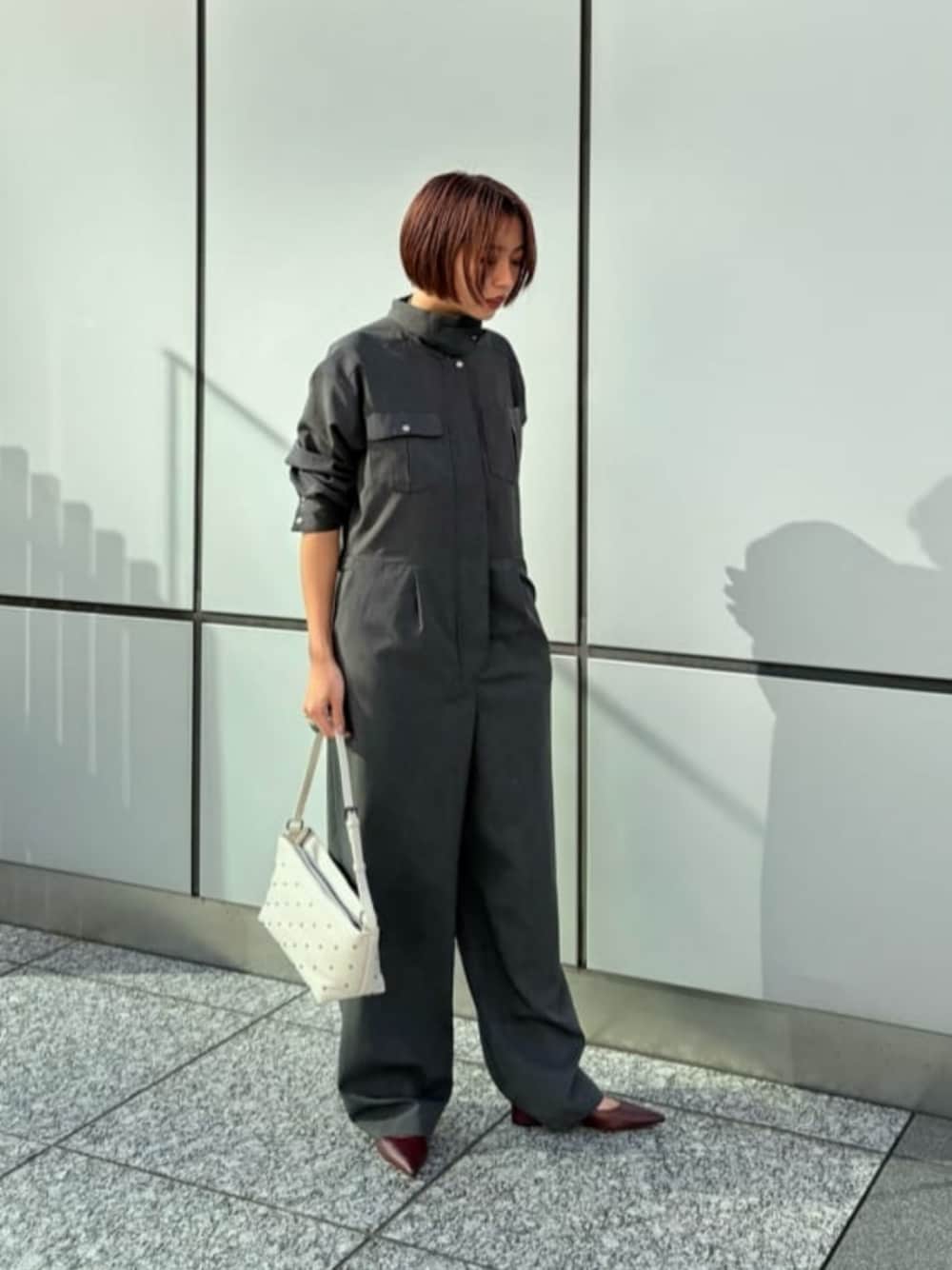 「ベーシック/トラッド、Pumps styling、ビジネス、セレモニー、冬服、冬コーデ、ODETTE E ODILE、通勤コーデ、通勤」｜「ODETTE E ODILEのSLブロックヒール パンプス45↑（パンプス、レッド系）」を使った、森田　オデット エ オディール スタッフさん（レディース・154cm）の冬コーディネートの1枚目の写真