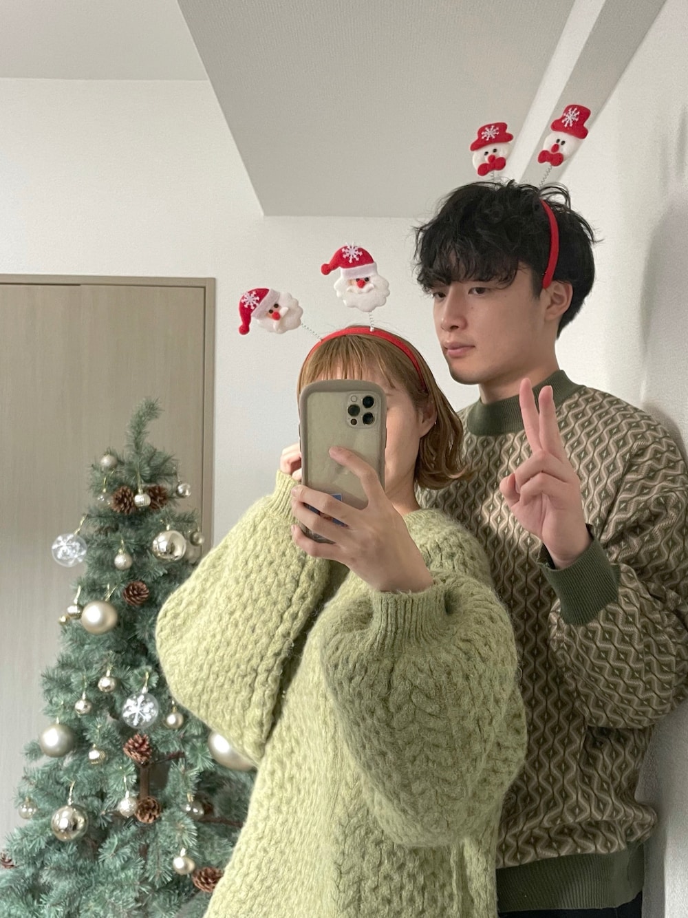 「クリスマス、クリスマスコーデ、クリスマス2022、秋冬コーデ、リンクコーデ、おそろいコーデ、シミラールック、夫婦、夫婦コーデ、カップルコーデ、ちょこび、柄ニット、ニットコーデ、秋のコーデ、グリーン」｜「select MOCA by sonの2022 AW オーバーサイズハニカムニット（ニット/セーター、グリーン系）」を使った、ちょこびさん（骨格ウェーブ・レディース・154cm）の秋コーディネートの1枚目の写真