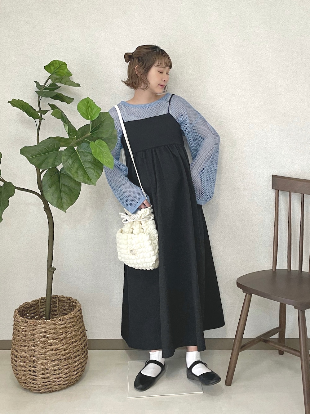 「ワンピーススタイル、ワンピースコーデ、メッシュ、ロングワンピース、ラクチンコーデ、休日コーデ、ちょこび、マタニティ、マタニティコーデ、キャミワンピ、妊婦コーデ、妊娠９ヶ月、着回しコーデ、カンフーシューズ、ポコポコ」｜「DISCOATの【WEB限定】ジャガードキャミワンピース（ワンピース、ブラック系）」を使った、ちょこびさん（骨格ウェーブ・レディース・154cm）の春コーディネートの1枚目の写真