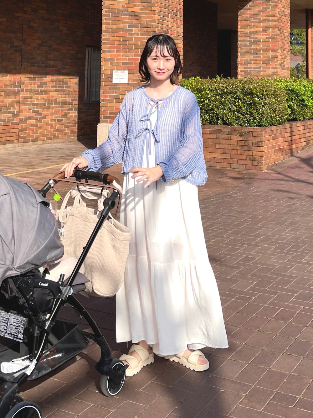 「カーディガン、淡色コーデ、メッシュ、ロングワンピース、リボン、サンダル、厚底サンダル、ママコーデ、ちょこび、春色、カラーコーデ、春服コーデ、韓国ファッション、おでかけコーデ、154cm」｜「moment+の前後2WAYストライプメッシュショート丈(45cm)＆レギュラー丈(68cm)リボンカーディガン（カーディガン/ボレロ、ブルー系）」を使った、ちょこびさん（骨格ウェーブ・レディース・154cm）の春コーディネートの1枚目の写真