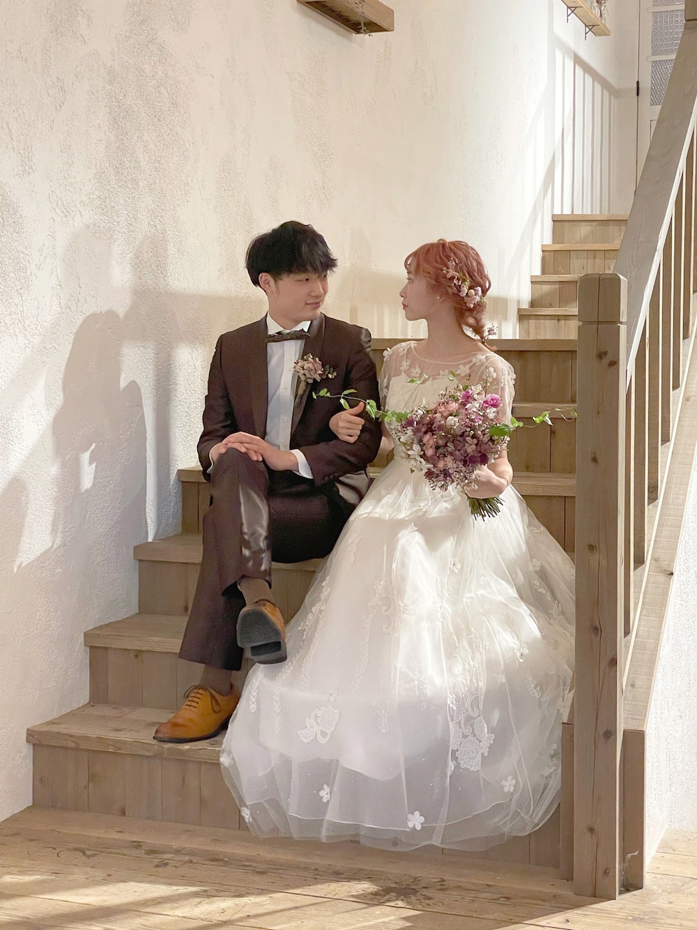 「蝶ネクタイ、ヘアアレンジ、wedding、結婚式、ドレス、夫婦、低身長、タキシード、前撮り、ウェディングドレス、結婚式コーデ、結婚式ヘア、秋コーデ、ウェディングフォト、結婚式 ワンピース」｜「Fun & DailyのF&D : カラータグリブソックス（ソックス/靴下、ブラウン系）」を使った、ちょこびさん（レディース・154cm）の秋コーディネートの1枚目の写真