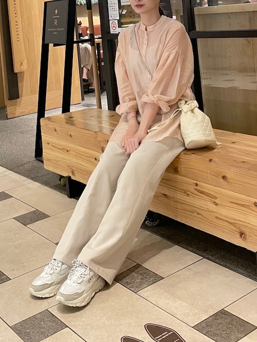 ちょこびさんのシャツ/ブラウス「ボタンデザインシアーブラウス(Bab|バブ)」を使ったコーディネート