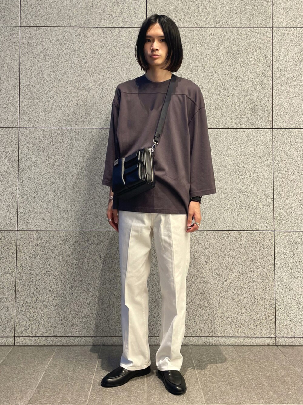 「ロンT、休日スタイル、革靴、きれいめカジュアル、フットボールTシャツ、秋コーデ、お洒落さんとつながりたい、いいね、save、フォローお願いします🤑、秋服準備はじめました、秋トレンド2021」｜「FADENのアイテム（バッグ、ブラック系）」を使った、つじかわさん（メンズ・173cm）の秋コーディネートの1枚目の写真
