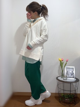 「キーネック」｜「アイテム（スウェット）」を使った、satomiさん（レディース・164cm）の冬コーディネート