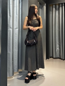 「EMODA（エモダ）のウエッジプラットフォームサンダル（サンダル、ブラック系）」を使った、久道理沙さん（レディース・160cm）の夏コーディネート