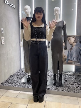 「EMODA（エモダ）のアイテム（その他トップス）」を使った、久道理沙さん（レディース・160cm）の春コーディネート