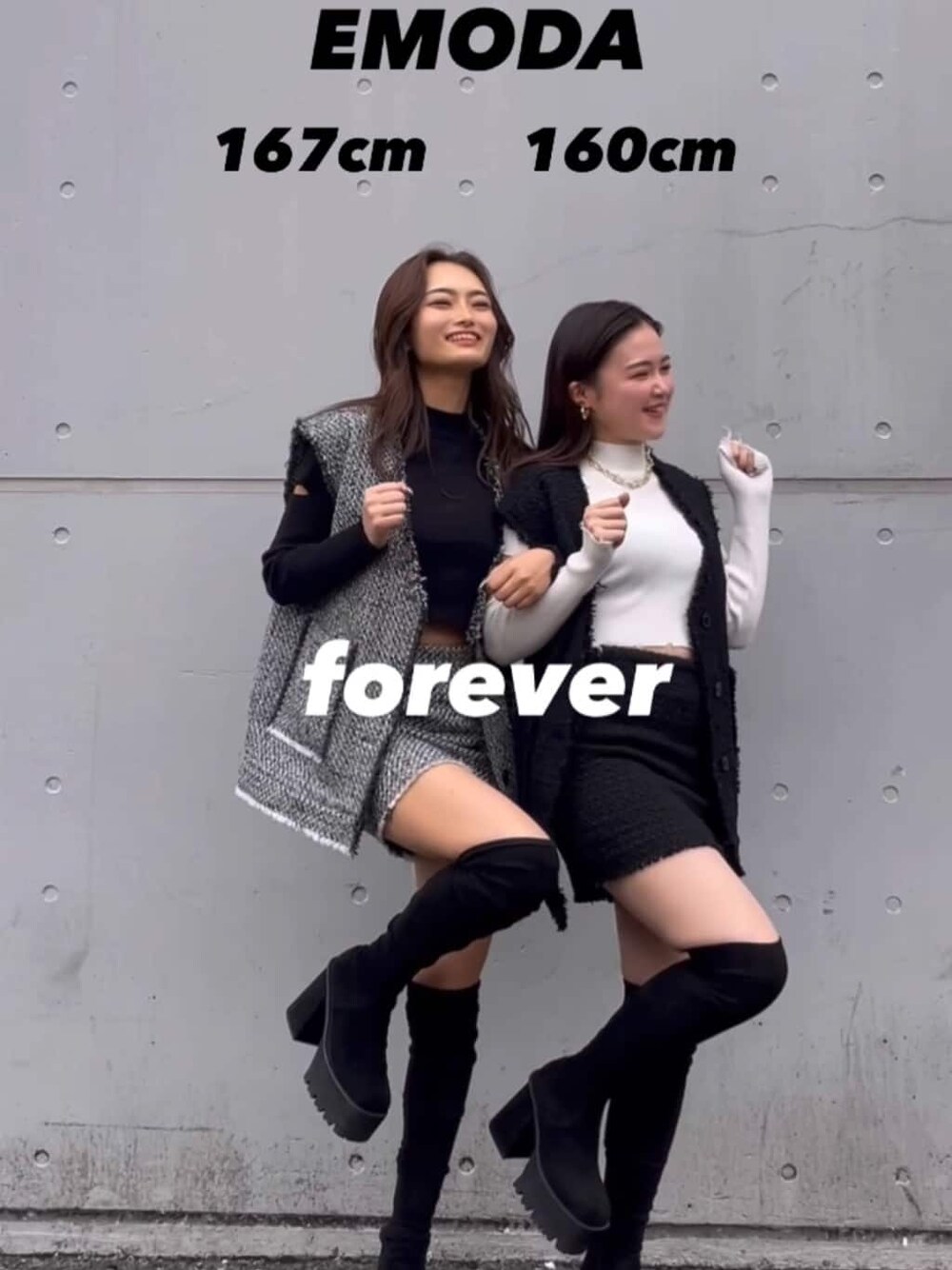 ブラック系のベスト、ブラック系のスカート、ホワイト系のニット/セーターを着用したレディースの秋コーディネートの1枚目の写真