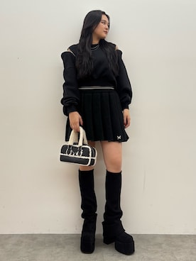 「EMODA（エモダ）のアイテム（ハンドバッグ）」を使った、久道理沙さん（レディース・160cm）の秋コーディネート