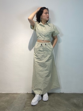 「EMODA（エモダ）のサイドオープンクロップドシャツ（シャツ/ブラウス）」を使った、久道理沙さん（レディース・160cm）の夏コーディネート