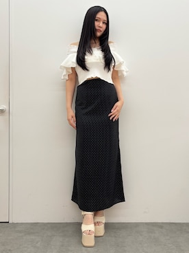 「EMODA（エモダ）のスキンラインバルキーサンダル（サンダル、ホワイト系）」を使った、久道理沙さん（レディース・160cm）の春コーディネート