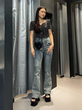 「EMODA（エモダ）のプランプヒールサンダル（サンダル、ブラック系）」を使った、久道理沙さん（レディース・160cm）の夏コーディネート