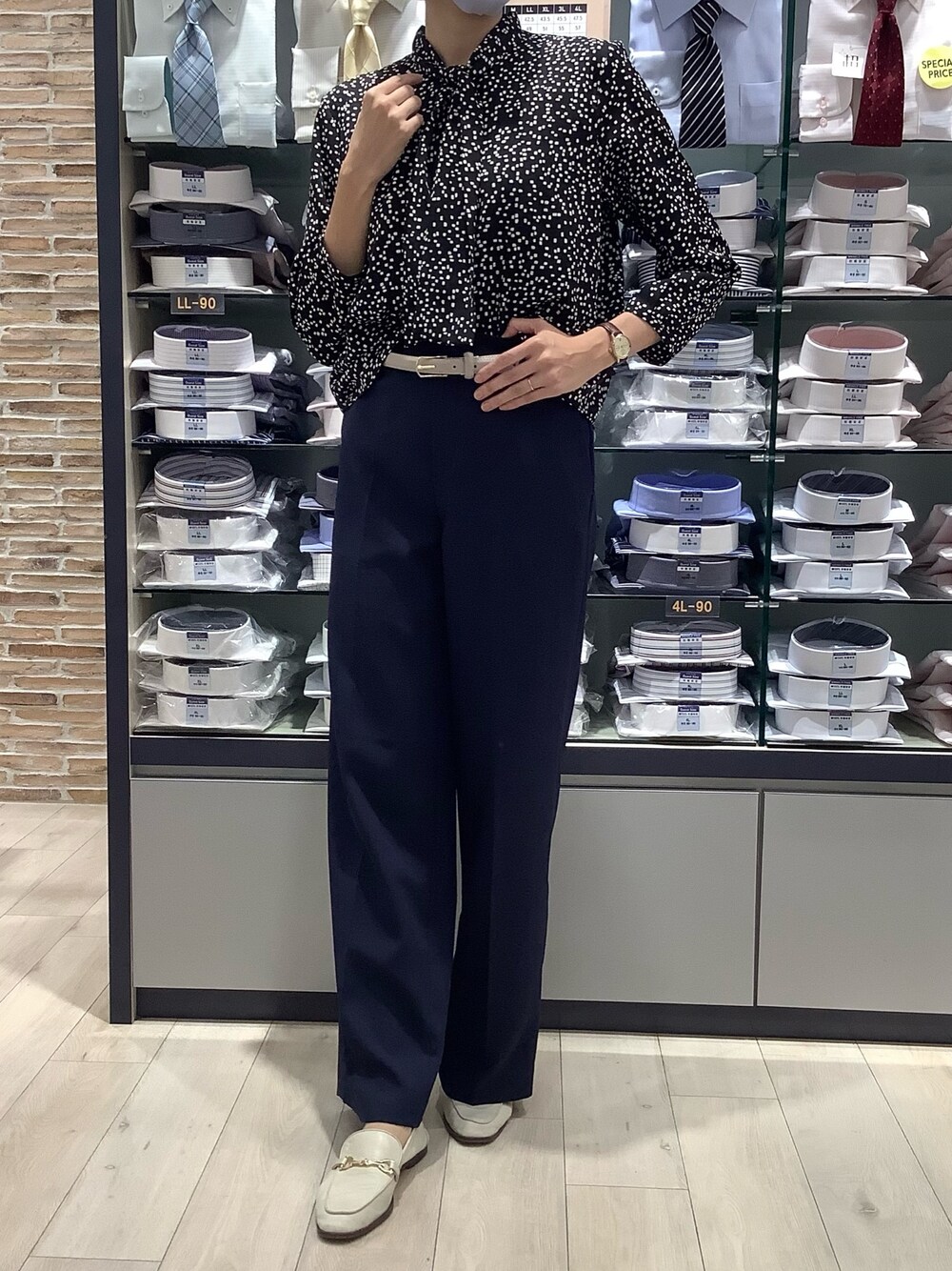 BRICK HOUSE by Tokyo Shirts 青森エルム店さんの「プリント柄ボウタイ付き 長袖ブラウス（TOKYO SHIRTS）」を使ったコーディネートの1枚目の写真