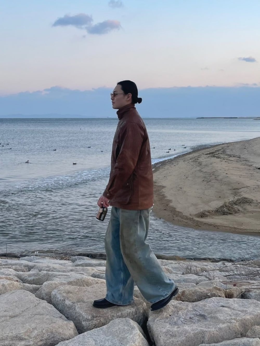 acne studious フレアバギーデニム　ローズ着用 7omo7｜Acne Studiosのデニムパンツを使ったコーディネート - WEAR