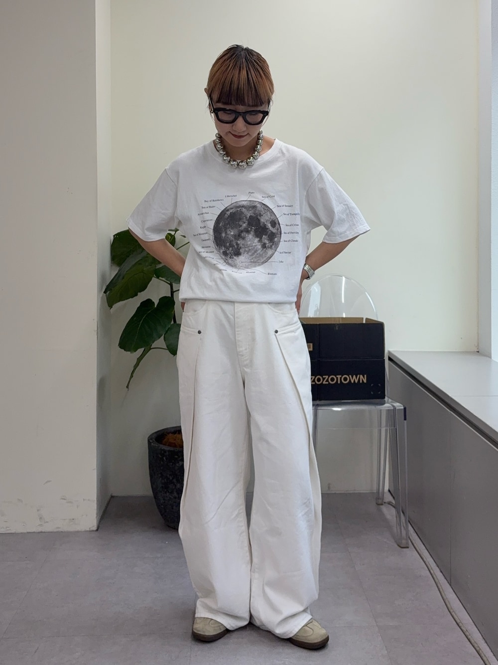 「CIAOPANIC TYPYの【UNISEX】タックデザインワイドデニム（デニムパンツ、ホワイト系）」を使った、ayakaさん（骨格ウェーブ・レディース・158cm）の春コーディネートの1枚目の写真