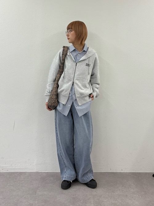 【UNISEX】アシッドウォッシュ加工ロゴジップパーカー