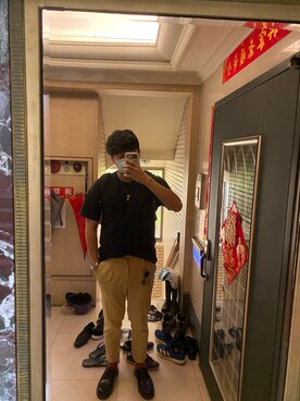 「plain-me（プレインミー）のアイテム（チノパンツ）」を使った、Vince    Hsuさん（メンズ・178cm）の秋コーディネート