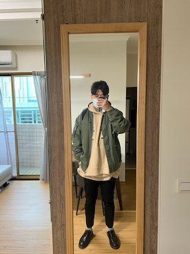 「plain-me（プレインミー）のアイテム（チノパンツ）」を使った、Vince    Hsuさん（メンズ・178cm）の冬コーディネート