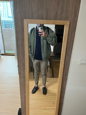「plain-me（プレインミー）のアイテム（チノパンツ）」を使った、Vince    Hsuさん（メンズ・178cm）の秋コーディネート