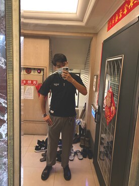 「plain-me（プレインミー）のアイテム（スラックス）」を使った、Vince    Hsuさん（メンズ・178cm）の夏コーディネート