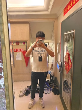 「plain-me（プレインミー）のアイテム（チノパンツ）」を使った、Vince    Hsuさん（メンズ・178cm）の秋コーディネート