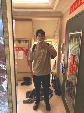 「plain-me（プレインミー）のアイテム（スラックス）」を使った、Vince    Hsuさん（メンズ・178cm）の秋コーディネート