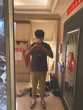 「plain-me（プレインミー）のアイテム（チノパンツ）」を使った、Vince    Hsuさん（メンズ・178cm）の秋コーディネート