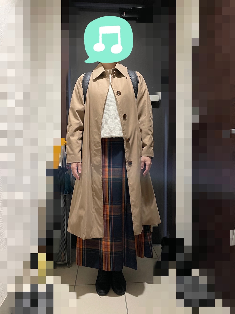 「習い事、きちんと感、ロングスカート、プリーツスカート、チェック、ニット、ブーツ、きれいめカジュアル、UNIQLO、ロングコート、プチプラ」｜「AMERICAN HOLICのクルーネック片畦ニットプルオーバー ＊（ニット/セーター、ホワイト系）」を使った、むぅたさん（レディース・159cm）の秋コーディネートの1枚目の写真