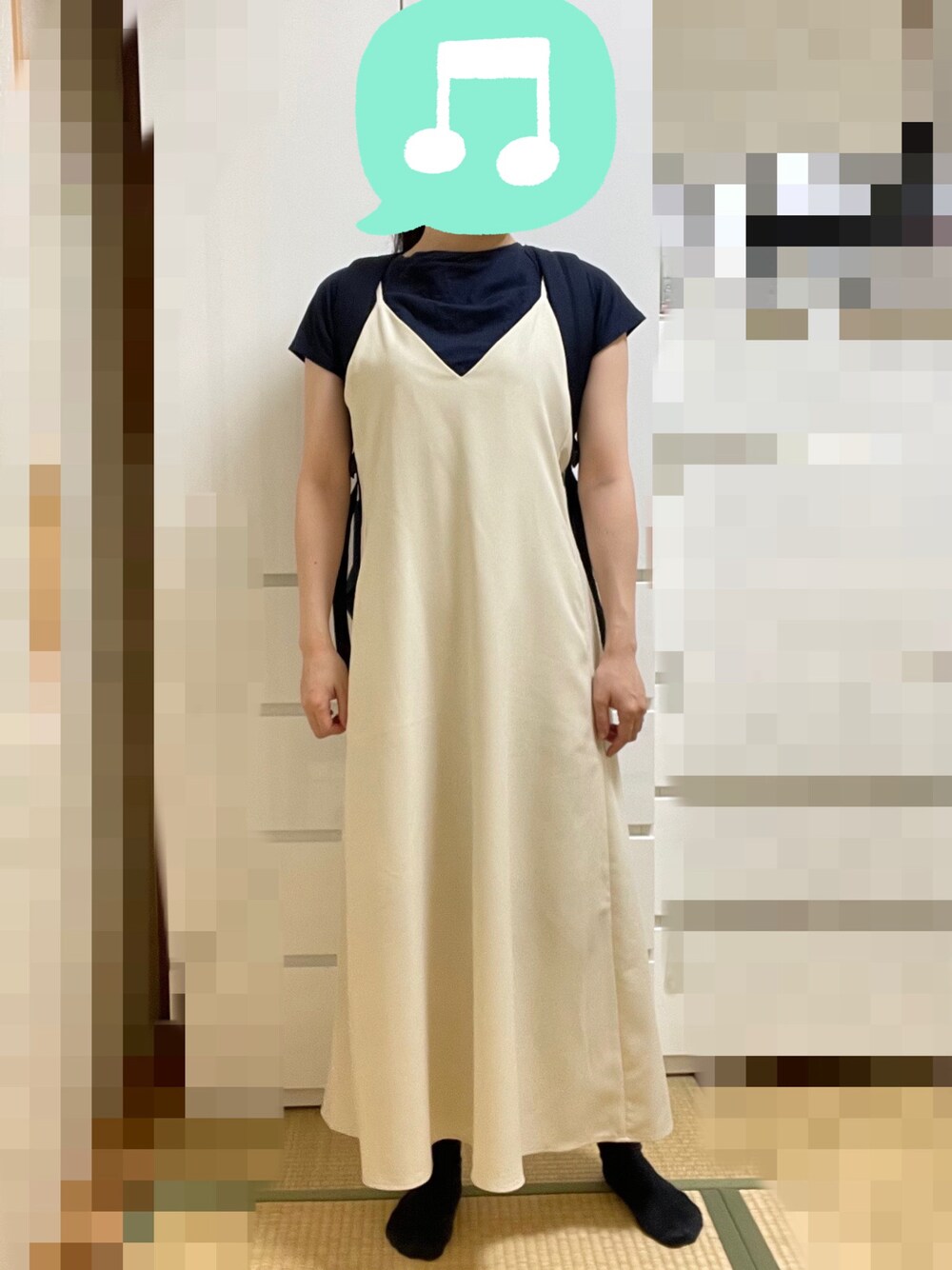 「キャミワンピ、Tシャツ、ワンピース、スニーカー、リュック、室内でごめんなさい、プチプラ」｜「無印良品のムラ糸天竺編みフレンチスリーブＴシャツ 婦人Ｍ・ネイビー（Tシャツ/カットソー、ブルー系）」を使った、むぅたさん（レディース・159cm）の夏コーディネートの1枚目の写真