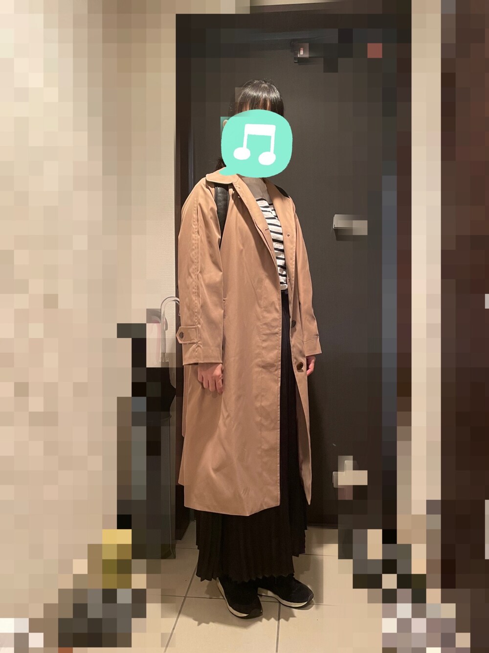 「ステンカラーコート、UNIQLO、プチプラ、タックイン、コーデ予報、スニーカーコーデ、ロングコート、GU、ロンT、ボーダー、プリーツスカート、スニーカー、ロングスカート」｜「Onitsuka TigerのOnitsuka Tiger / TIGER ALLIANCE（スニーカー、ブラック系）」を使った、むぅたさん（レディース・159cm）の秋コーディネートの1枚目の写真