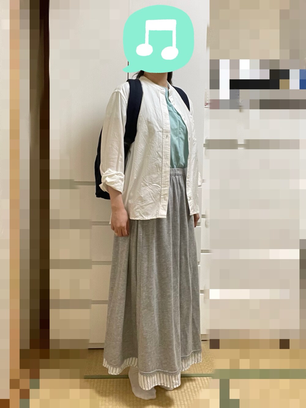 「シャツスタイル、Tシャツ、スカート、スニーカー、リュック、室内でごめんなさい」｜「coenのUSAコットンクルーネックTシャツ（Tシャツ/カットソー、ブルー系）」を使った、むぅたさん（レディース・159cm）の春コーディネートの1枚目の写真