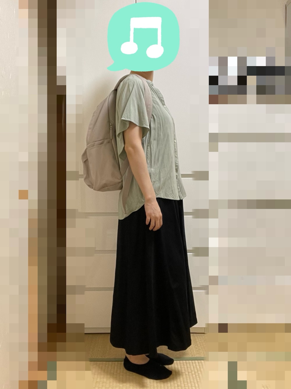 「パステルカラー、ブラウス、ワンピース、シャツスタイル、スニーカー、リュック、室内でごめんなさい」｜「GLOBAL WORKのサラサラリラックスブラウス半袖/933970（シャツ/ブラウス、グリーン系）」を使った、むぅたさん（レディース・159cm）の秋コーディネートの1枚目の写真