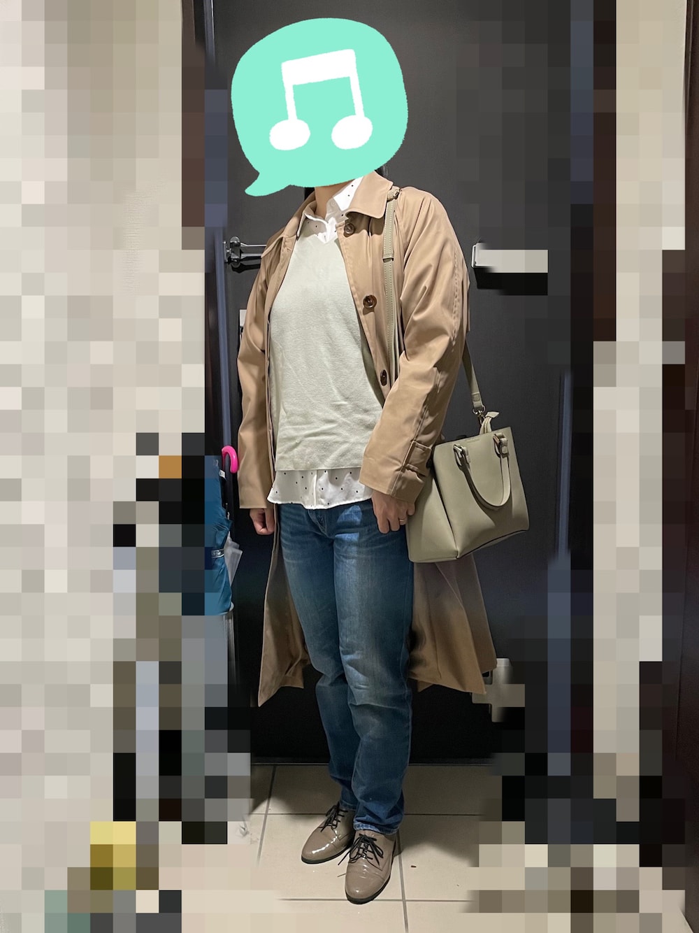 「春コーデ、プチプラ、UNIQLO、デニム、ハンドバッグ」｜「UNIQLOのレーヨンプリントブラウス（ドット・長袖）　Mサイズ（シャツ/ブラウス、ホワイト系）」を使った、むぅたさん（レディース・159cm）の春コーディネートの1枚目の写真