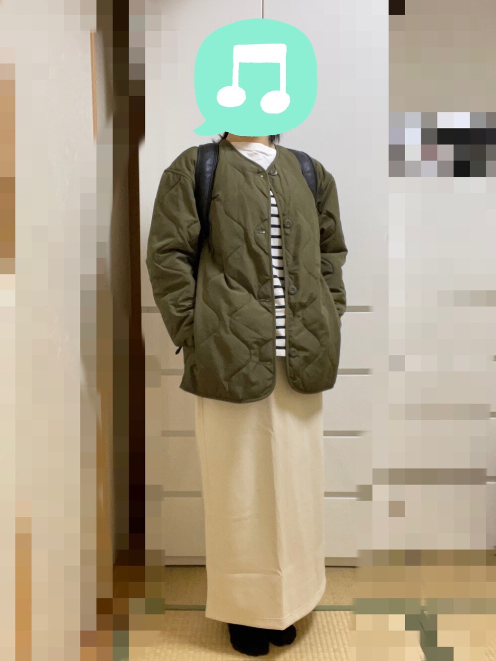 「ビッグシルエット、ボーダー、スカート、ブーツ、リュック、室内でごめんなさい、UNIQLO、GU、キルティング」｜「UNIQLOのボーダーオーバーサイズT Sサイズ（Tシャツ/カットソー、ホワイト系）」を使った、むぅたさん（レディース・159cm）の秋コーディネートの1枚目の写真