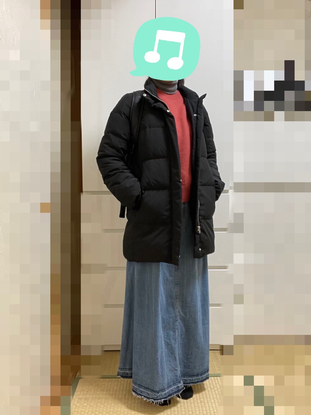 「UNIQLO、GU、タートルネック、ニット、デニム、スカート、ブーツ、リュック、室内でごめんなさい」｜「UNIQLOのヒートテックシームレスリブタートルネックT（極暖・長袖）　Mサイズ（Tシャツ/カットソー、グレー系）」を使った、むぅたさん（レディース・159cm）の冬コーディネートの1枚目の写真